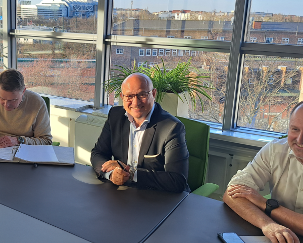 Foto Vertragsunterschrift